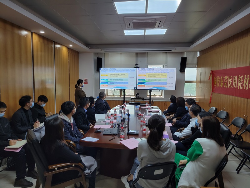 圖3：項目經理柏慧介紹SPD項目.jpg